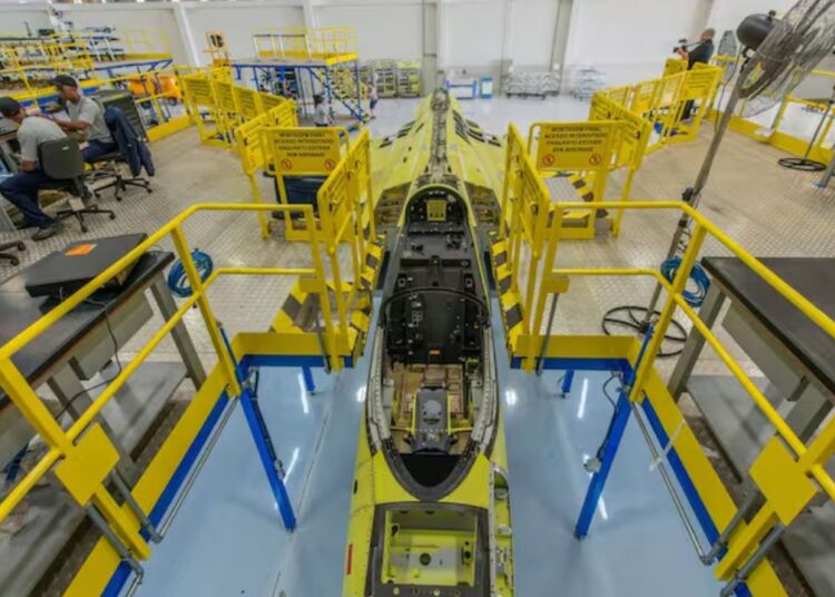 The Brazilian production line was planned to attract new customers in Latin America. Currently, three aircraft are in different stages of assembly in the hangar. Image: Esaab