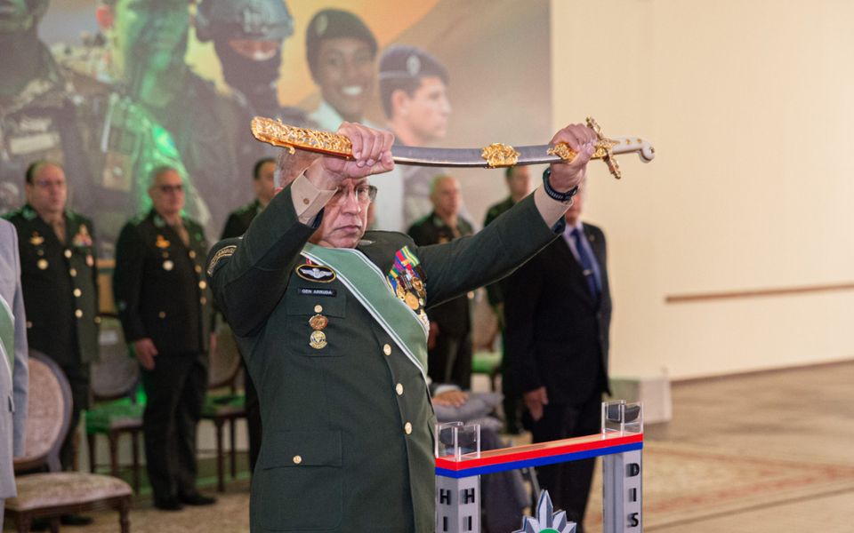 Exército faz passagem de comando hoje. Fab e Marinha farão apenas no ano que vem