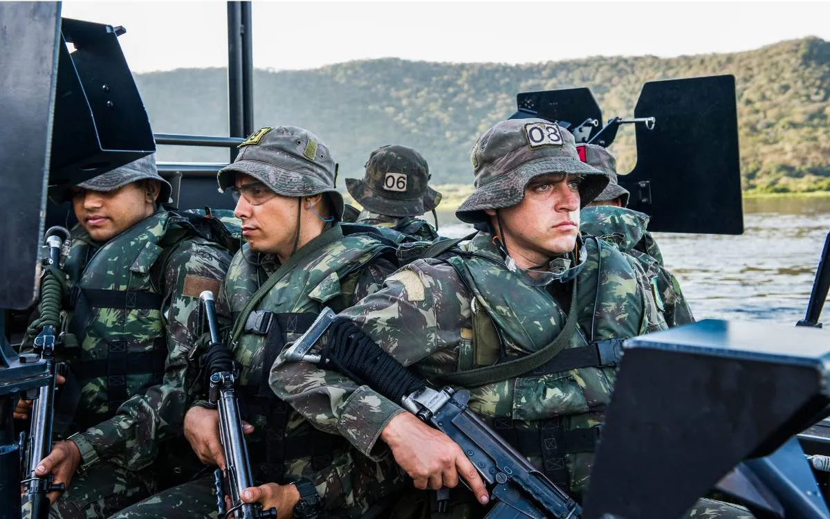 Exército brasileiro mobiliza 8,5 mil soldados na na fronteira
