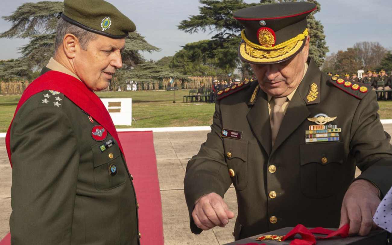 Biografia - Comandante do Exército - Exército Brasileiro