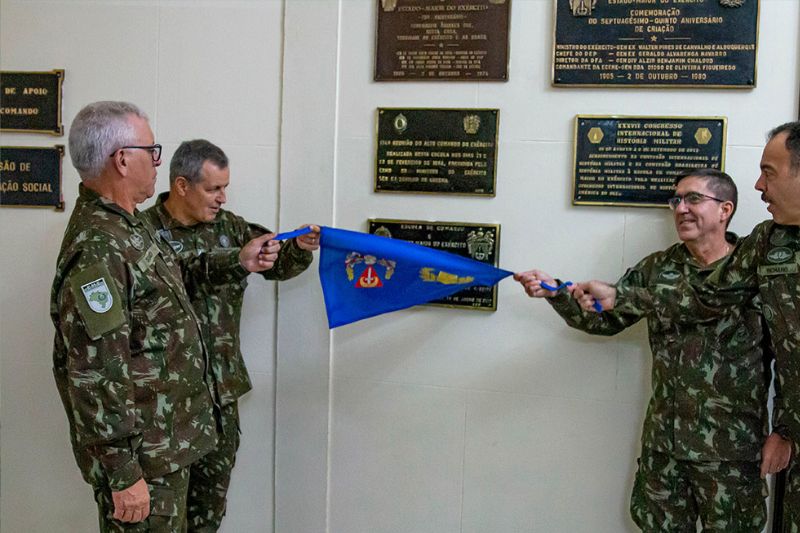 Alto-Comando do Exército Brasileiro Participa de Atualização Doutrinária