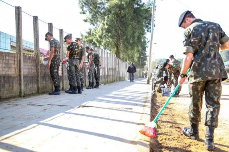 Em Canal Do Exercito Texto Sobre Pintar Meio Fio Surpreendeu Ao Causar 90 De Reações 3740