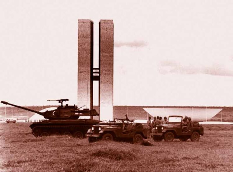 Veículos militares por ocasião do golpe de 1964 em Brasília.