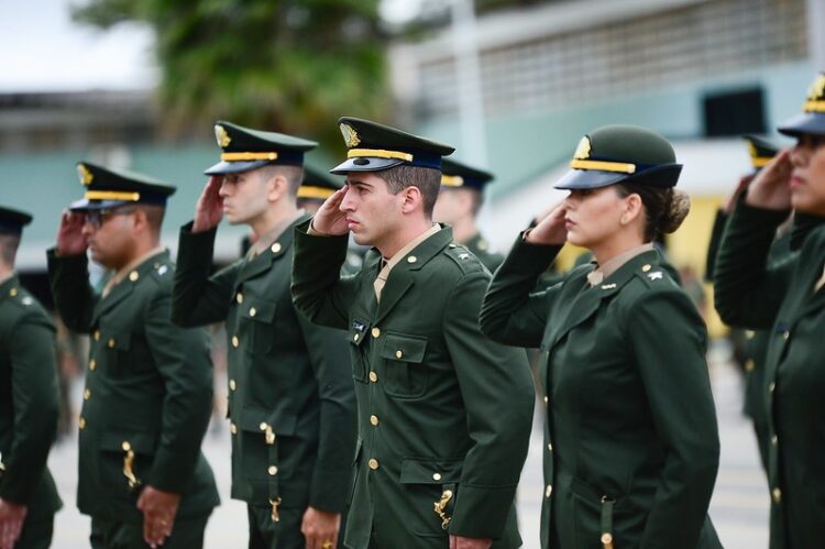 oportunidade imperdível para ingressar nos quadros de Oficiais do Quadro Complementar, Capelães e Oficiais do Serviço de Saúde (EsFCEx). Foto: Divulgação / Exército Brasileiro