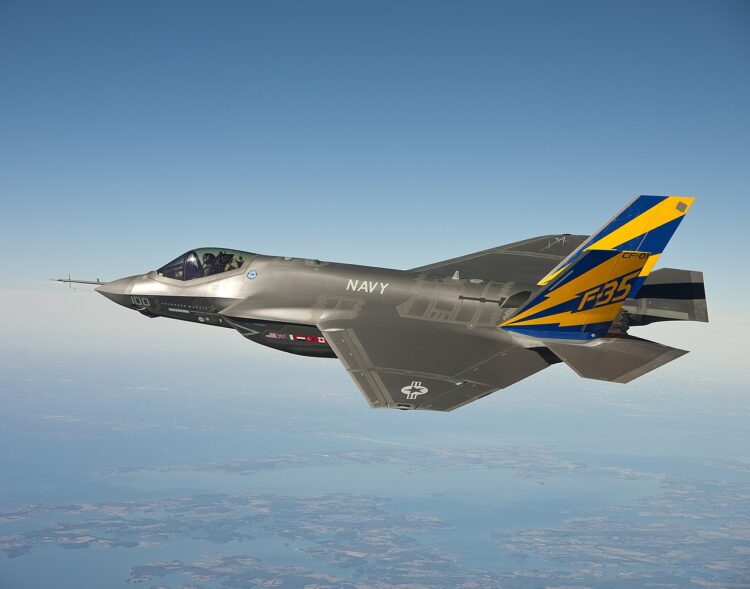 F-35C em vôo de testes sobre Chesapeake Bay. Foto: Divulgação / USAF