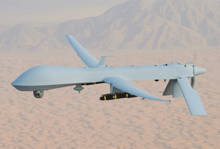 MQ-1 Predator, armado com mísseis AGM-114 Hellfire, pilotado pelo Tenente-Coronel Scott Miller em uma missão de combate no sul do Afeganistão. Foto: Divulgação / USAF