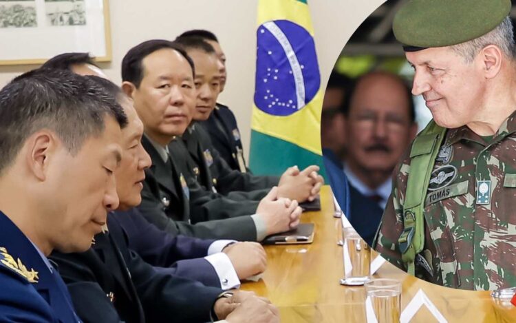 Militares da China em reunião