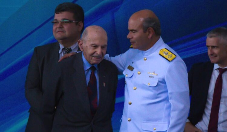 Almirante Alfredo Karam no batismo do submarino Tonelero, em março / Reprodução MB