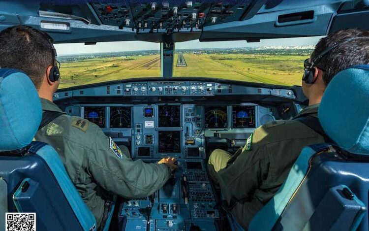 Cabine de pilotagem da aeronave de transporte KC-30. Foto: redes sociais da FAB