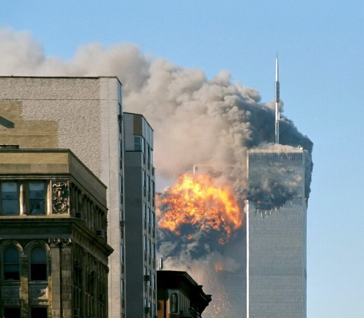 Explosão na Torre Sul após impacto do Boeing 767 do Vôo 175 da United Airlines. Foto: Reprodução