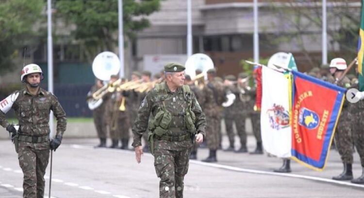 Exército: comandante contrata buffet requintado que soma mais de R$ 684 mil com direito a salmão, filé e pernil