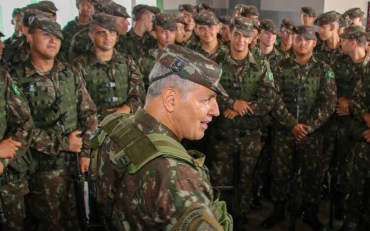 Comandante do Exército Brasileiro, General Tomás em visita ao 58º Batalhão de Infantaria Motorizado (58º BIMtz). Foto: EB