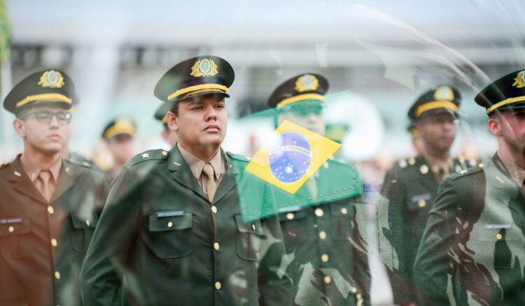 oficiais temporarios poderão ficar 10 anos no exercito