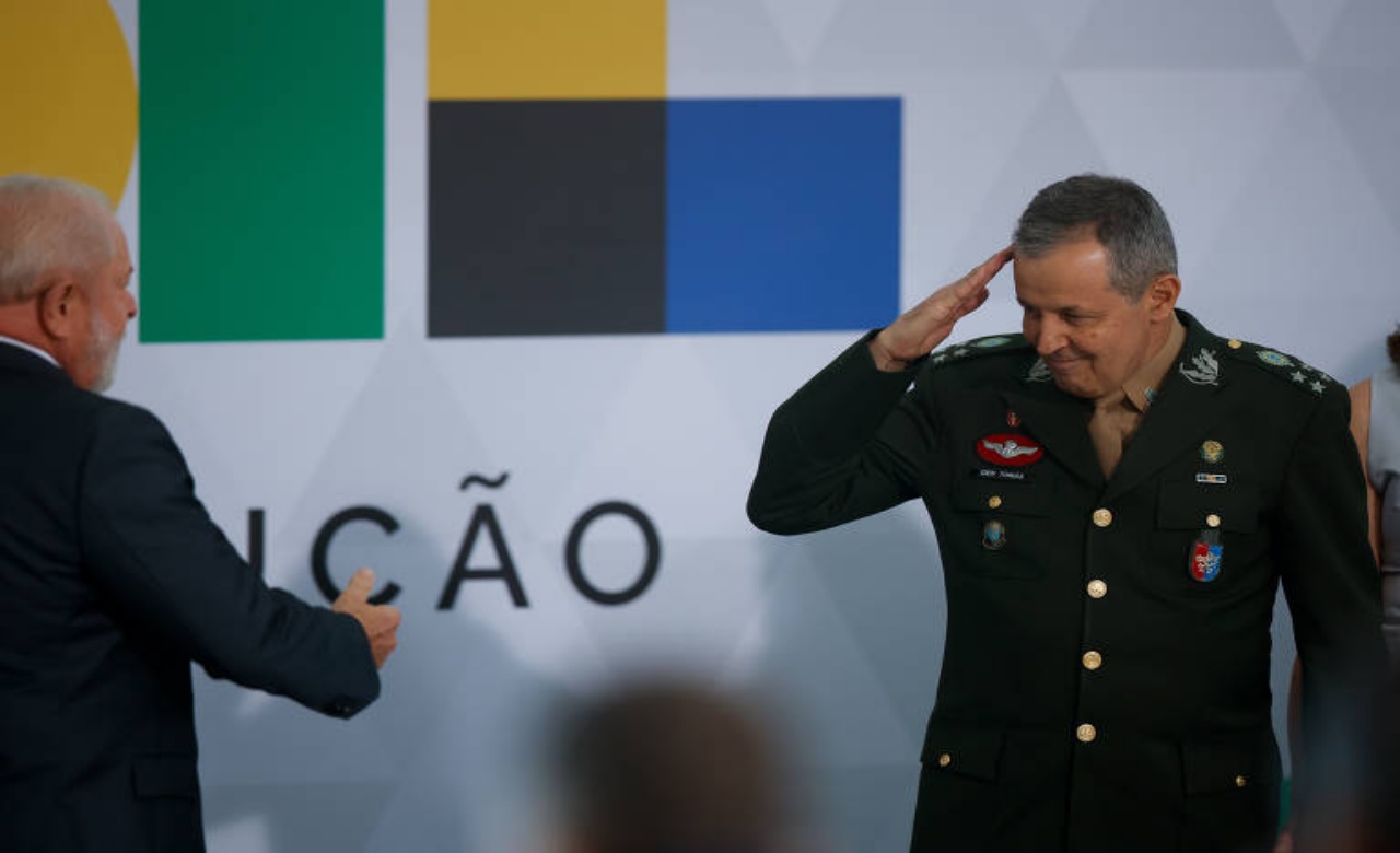 R$ 800 milhões em gasto público com 12 mil aposentados: As polêmicas contratações de oficiais militares, capitães e coronéis a sargentos e praças nas Forças Armadas