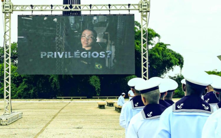 Imagem de Peça publicitária da marinha com o tema privilégios exibida em Brasília em 1 de dezembro